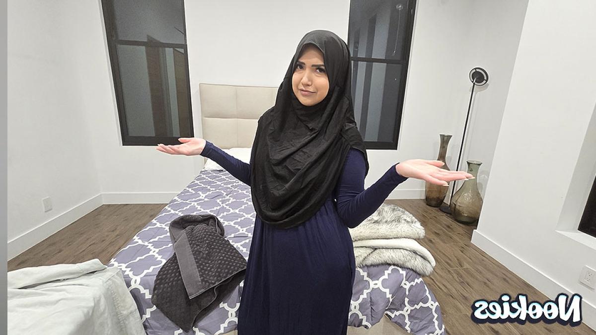 Utangaç Arap Kadın Amını Erkeğe Teslim Ediyor